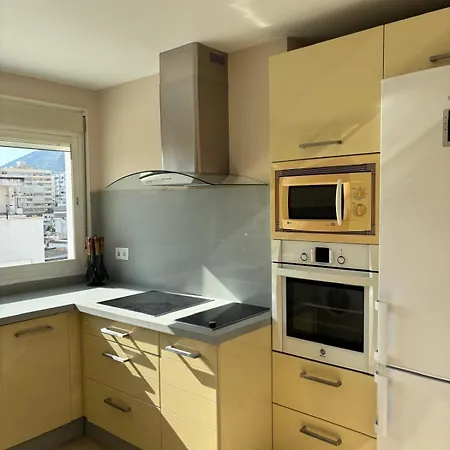 Luminoso En El Centro De Appartamento